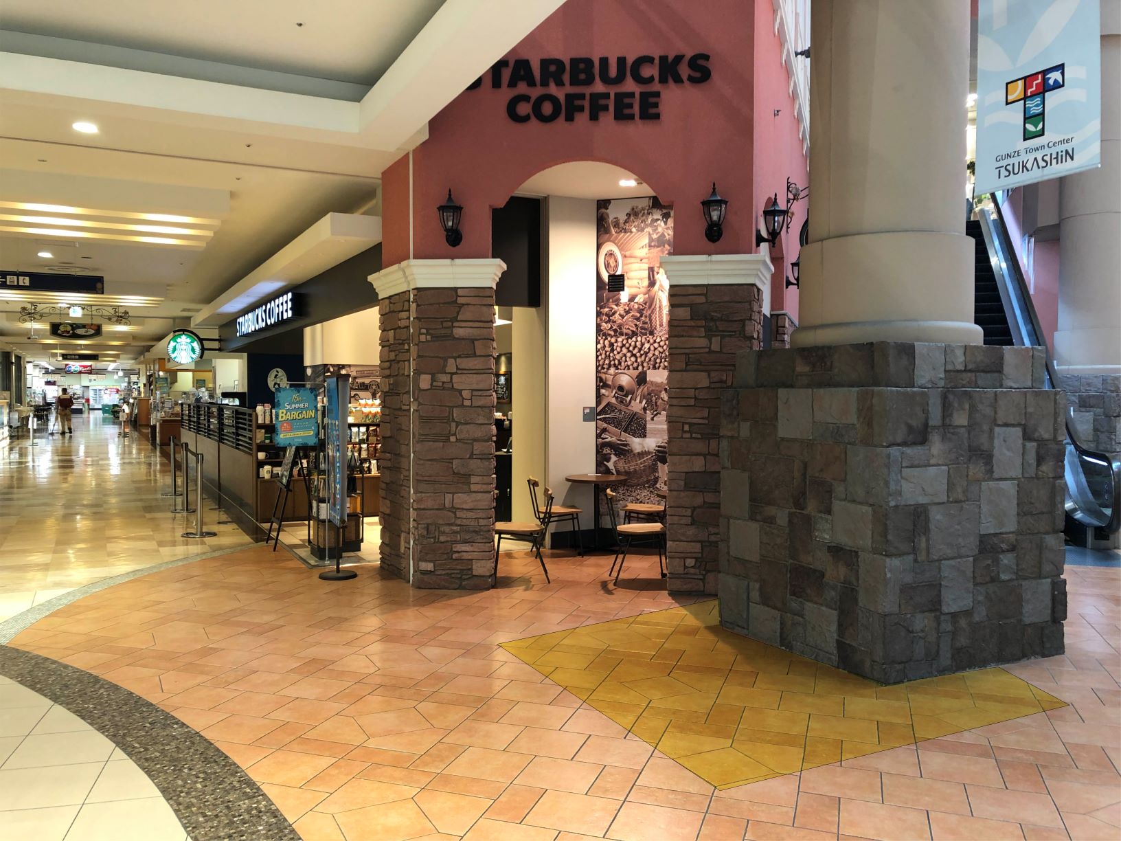 つかしん 食物販に最適な視認性も高く人通りの多いイベントスペース スターバックス横